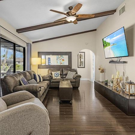 Canal-Front Oasis With Dock And Kayaks In Cape Coral! Екстериор снимка