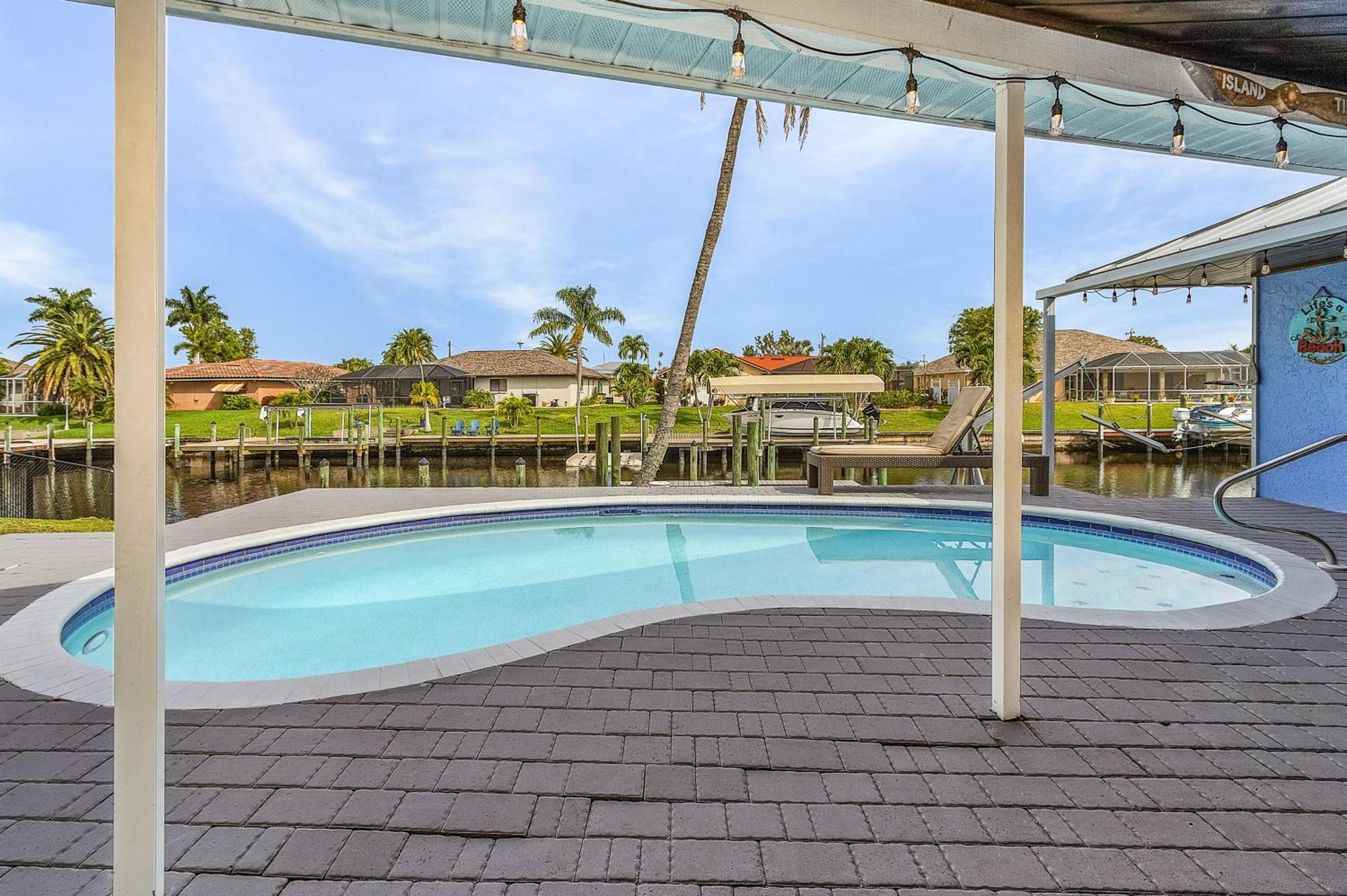 Canal-Front Oasis With Dock And Kayaks In Cape Coral! Екстериор снимка