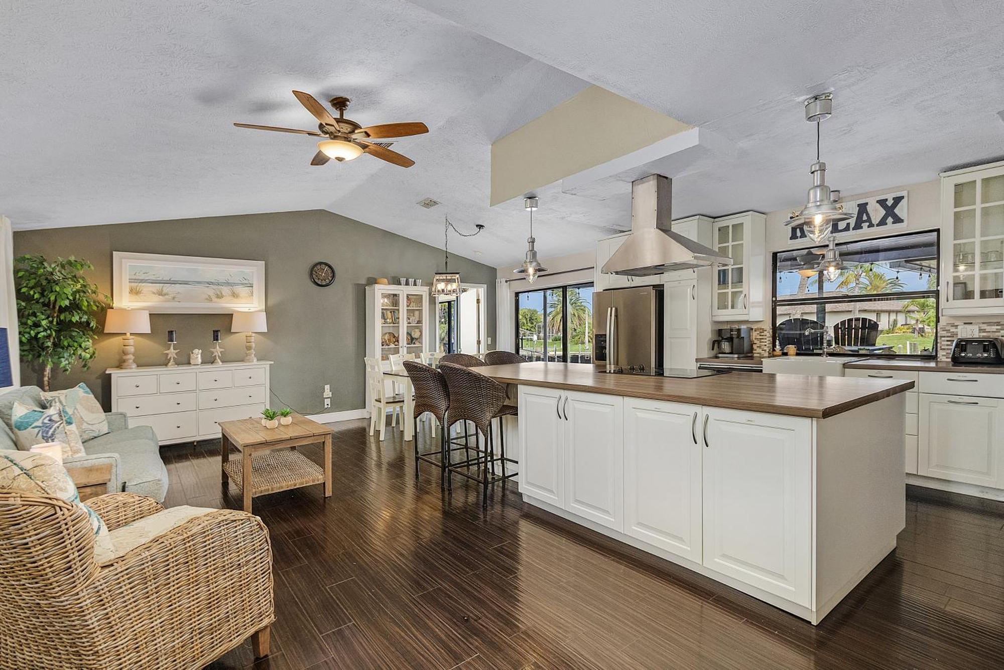 Canal-Front Oasis With Dock And Kayaks In Cape Coral! Екстериор снимка