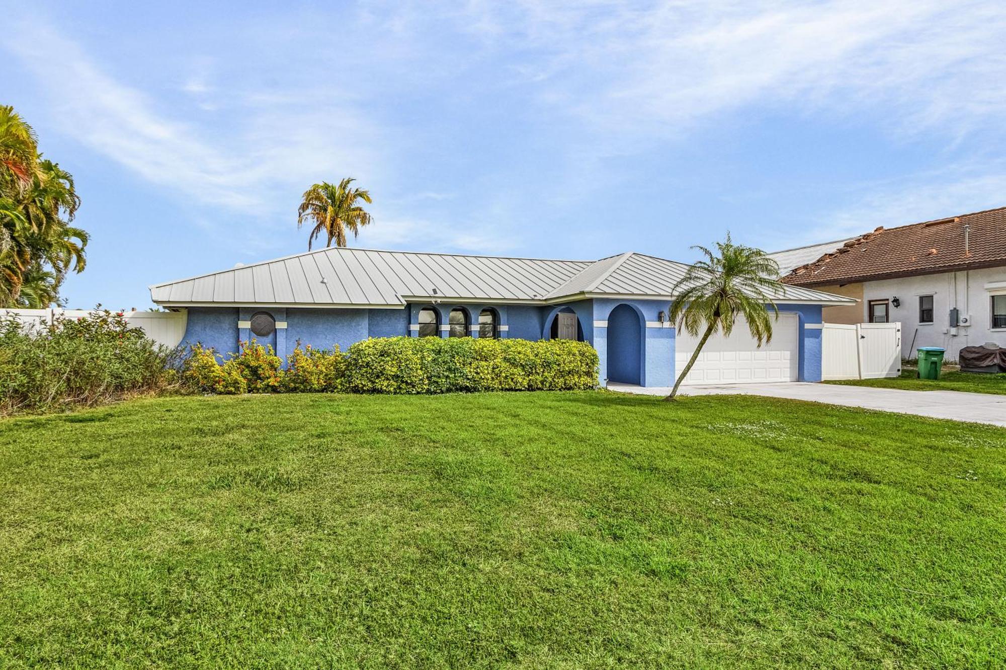 Canal-Front Oasis With Dock And Kayaks In Cape Coral! Екстериор снимка