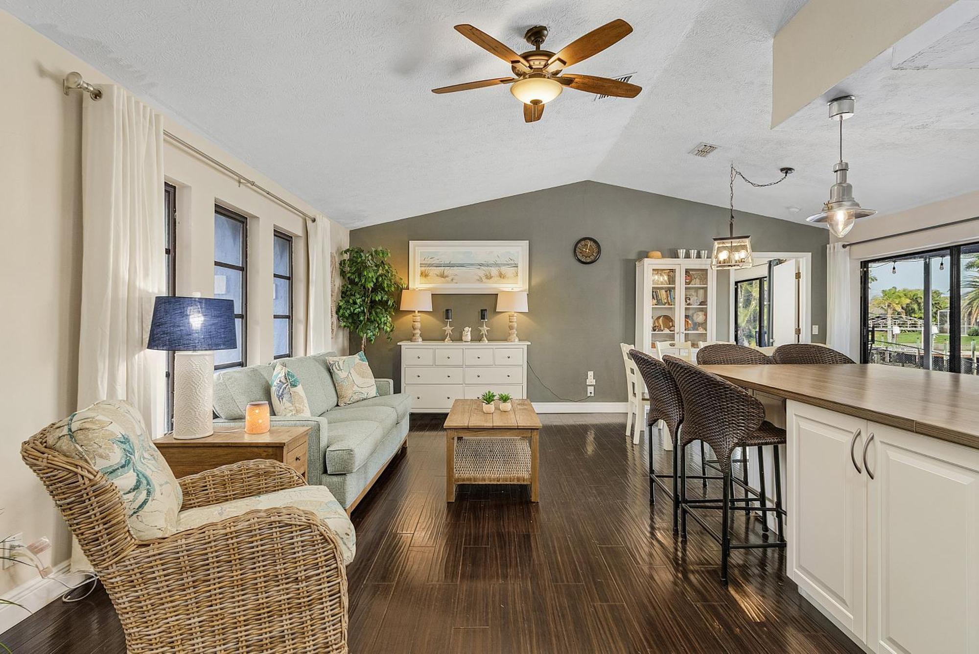 Canal-Front Oasis With Dock And Kayaks In Cape Coral! Екстериор снимка