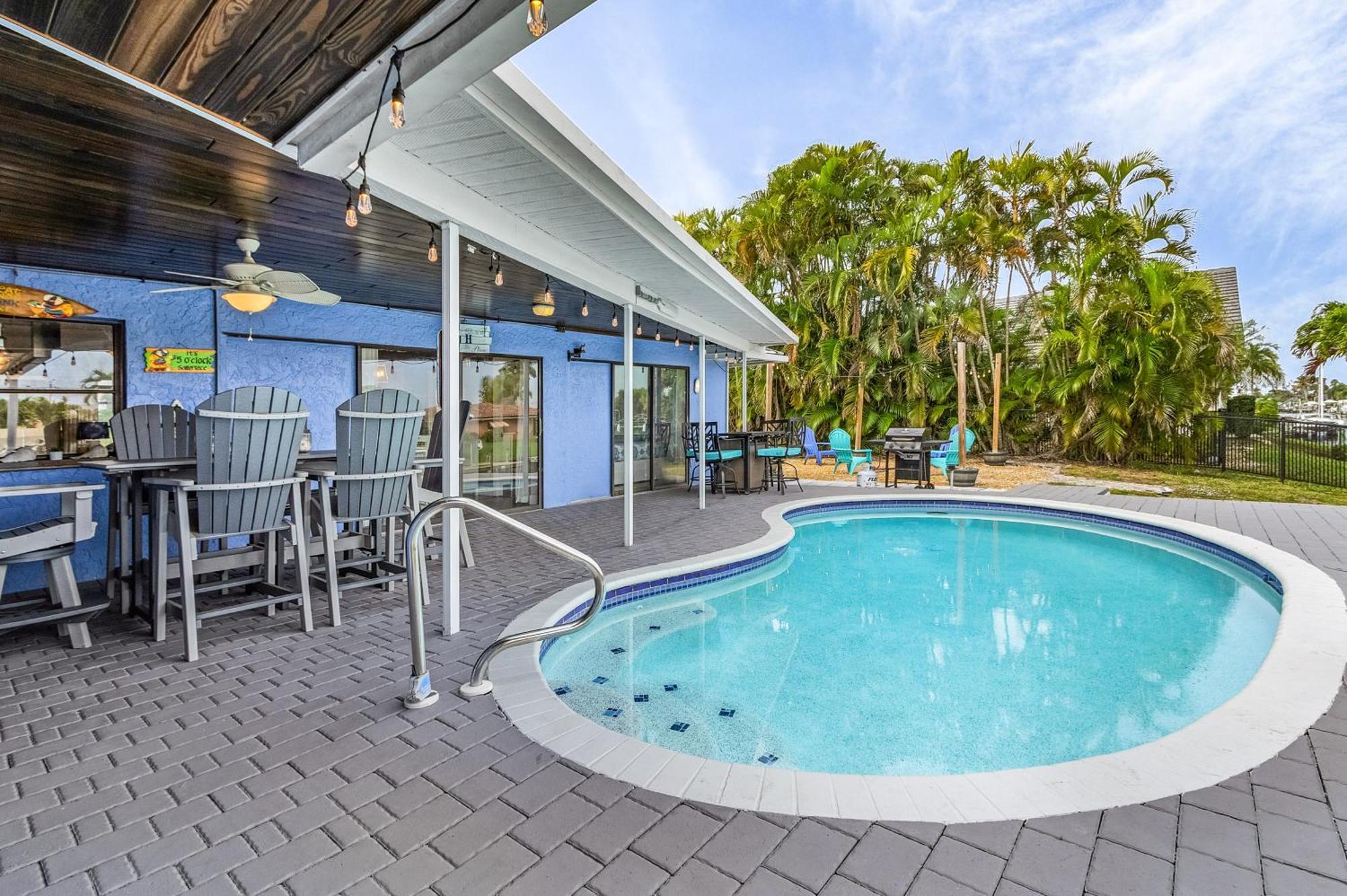 Canal-Front Oasis With Dock And Kayaks In Cape Coral! Екстериор снимка